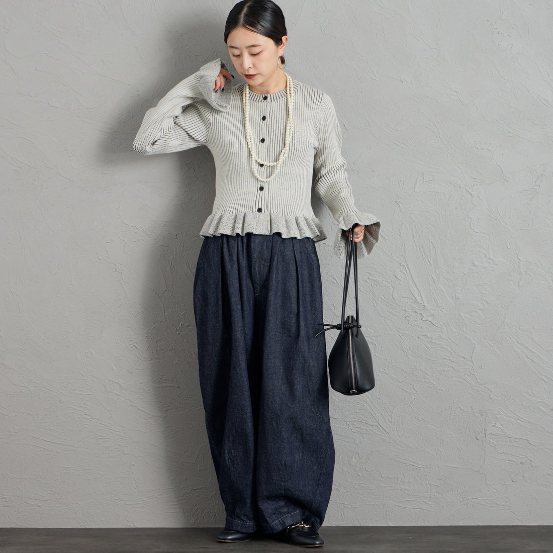 nenom [ネノム] 2WAY ショート丈フリルニットカーディガン [NE26331010] 21 IVORY &&モデル身長：150cm 着用サイズ：F&&