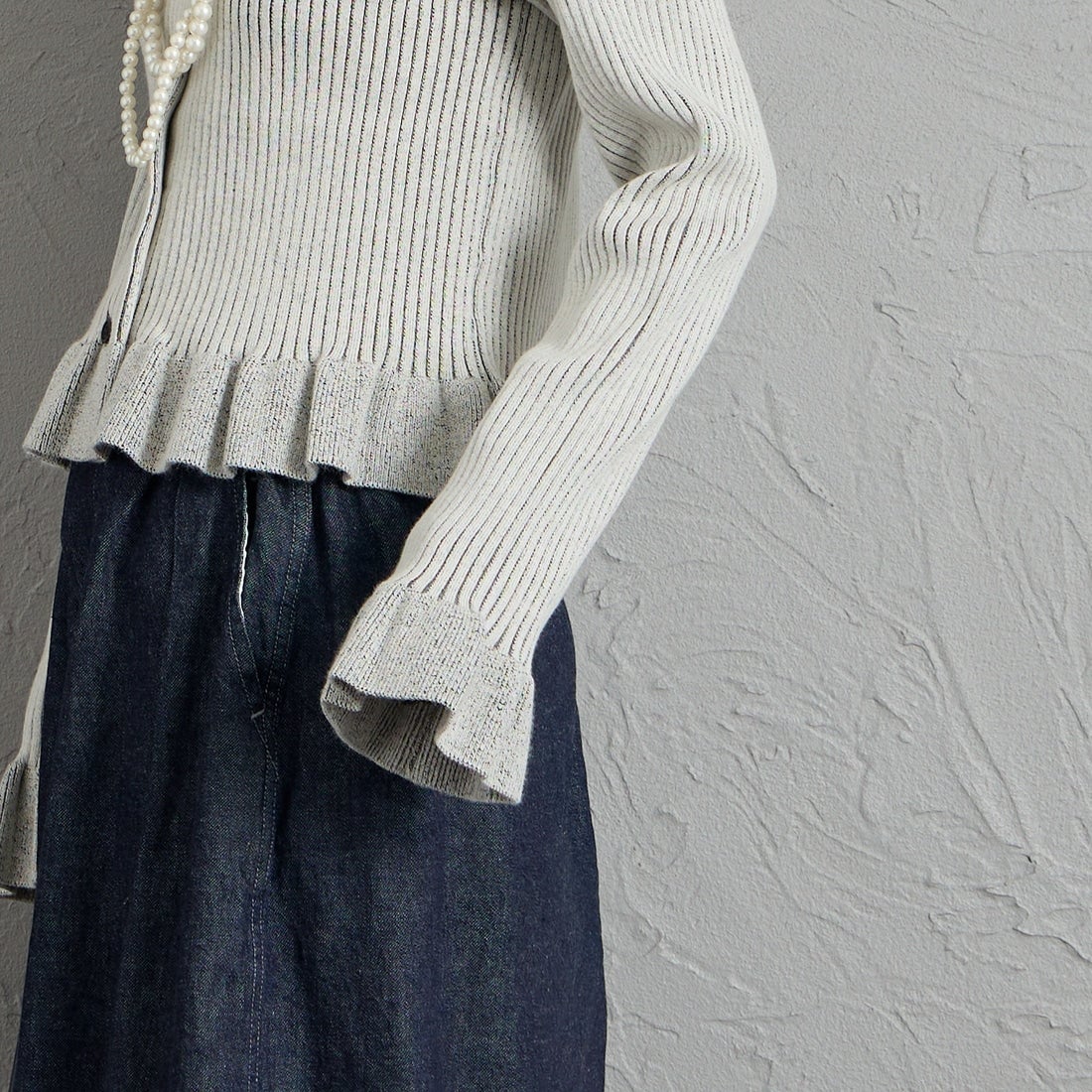nenom [ネノム] 2WAY ショート丈フリルニットカーディガン [NE26331010] 21 IVORY &&モデル身長：150cm 着用サイズ：F&&
