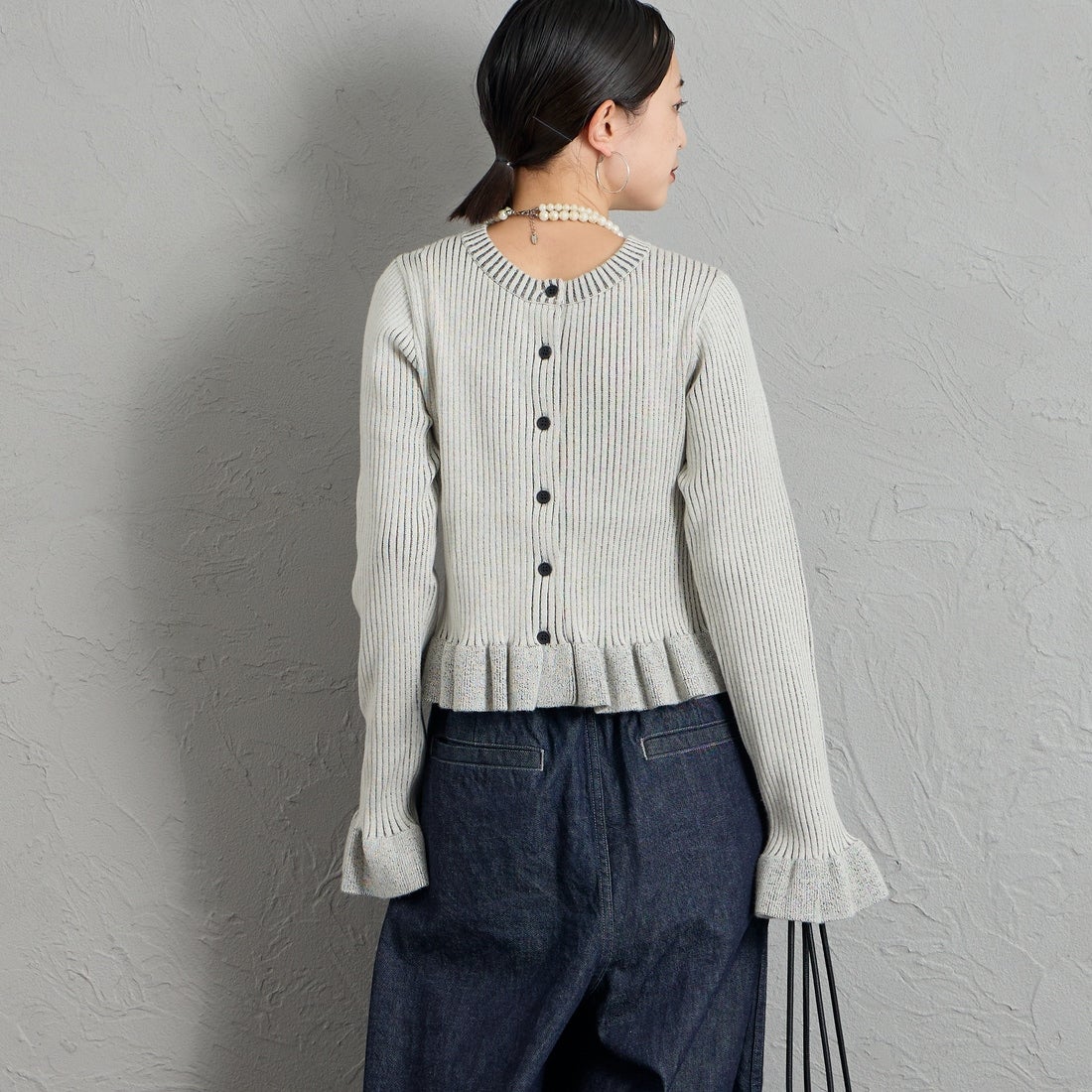 nenom [ネノム] 2WAY ショート丈フリルニットカーディガン [NE26331010] 21 IVORY &&モデル身長：150cm 着用サイズ：F&&