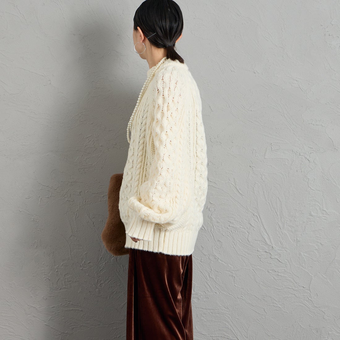 nenom [ネノム] ケーブルニットプルオーバー [NE26331016] 02 OFF &&モデル身長：150cm 着用サイズ：F&&