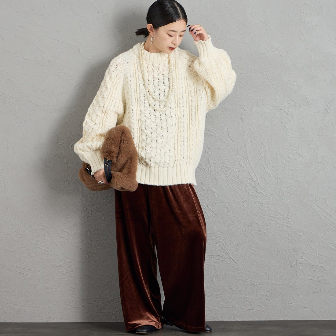 nenom [ネノム] ケーブルニットプルオーバー [NE26331016] 02 OFF &&モデル身長：150cm 着用サイズ：F&&