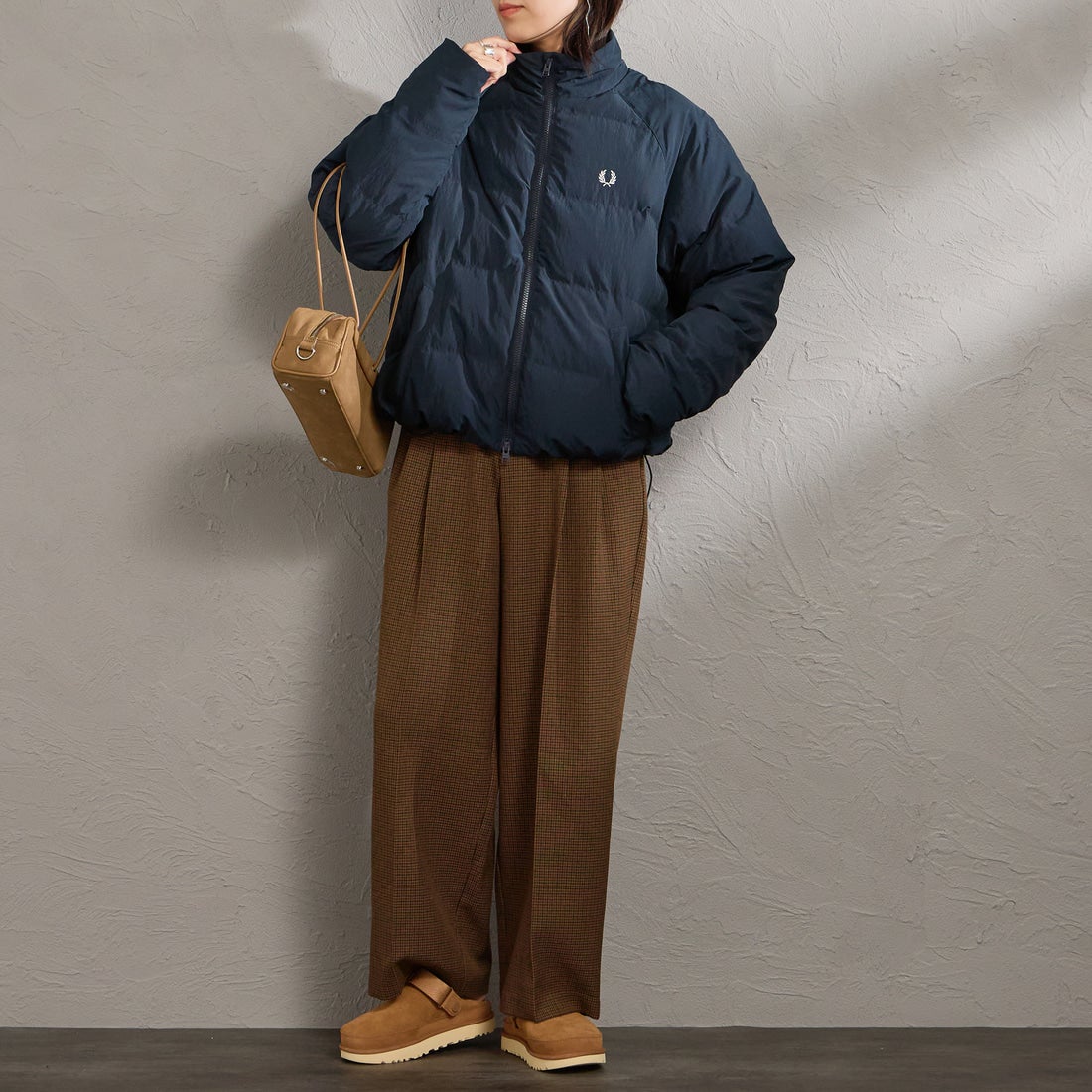 FRED PERRY [フレッドペリー] ラグランスリーブパデッドジャケット [J3104] 608 NAVY &&モデル身長：160cm 着用サイズ：10&&