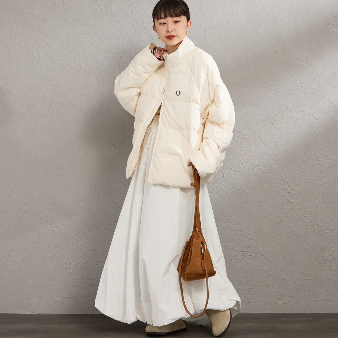 FRED PERRY [フレッドペリー] ラグランスリーブパデッドジャケット [J3104] 560 ECRU &&モデル身長：150cm 着用サイズ：10&&