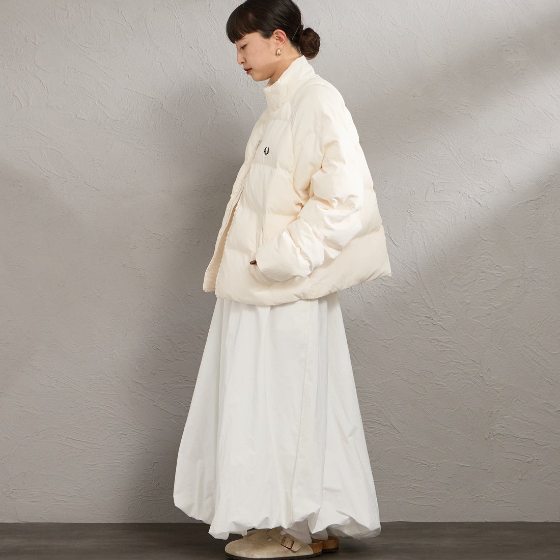 FRED PERRY [フレッドペリー] ラグランスリーブパデッドジャケット [J3104] 560 ECRU &&モデル身長：150cm 着用サイズ：10&&