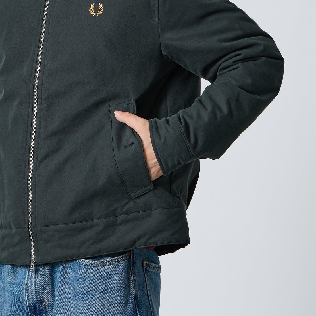 FRED PERRY [フレッドペリー] コットンカバンジャケット [J8535] Q20 NIGHT &&モデル身長：179cm 着用サイズ：M&&