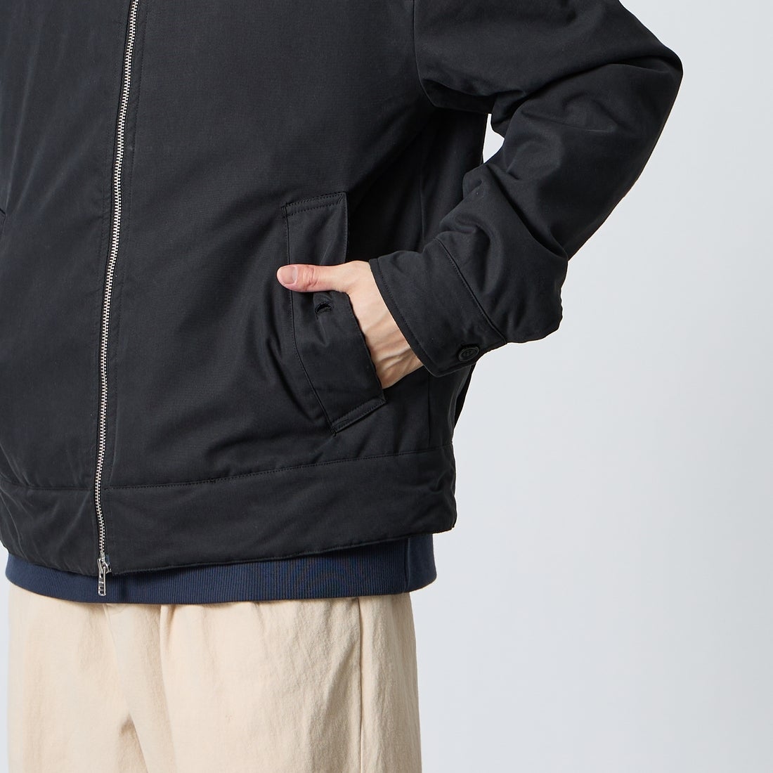 FRED PERRY [フレッドペリー] コットンカバンジャケット [J8535] 220 BLACK &&モデル身長：168cm 着用サイズ：M&&