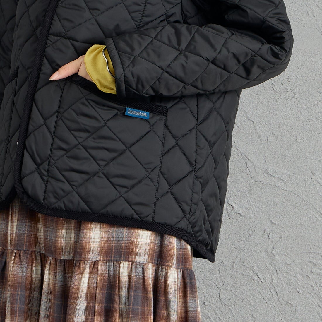 LAVENHAM [ラベンハム] ジップド クレイドン ウィメンズジャケット [LV14116] F44 SABLE &&モデル身長：162cm 着用サイズ：10&&