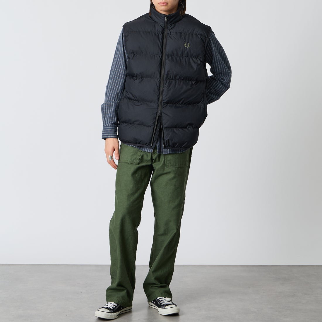 FRED PERRY [フレッドペリー] INSULATED GILET [J8522] 184 BLACK &&モデル身長：177cm 着用サイズ：L&&