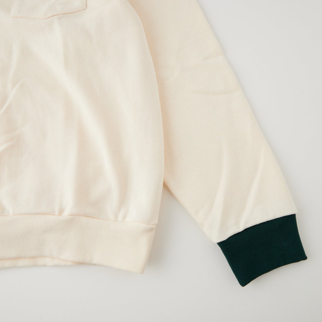 MANHATTAN PORTAGE [マンハッタンポーテージ] 別注 ポケットロゴ刺繍 バックプリントスウェット [26FWMP-IN86-JF] IVORY