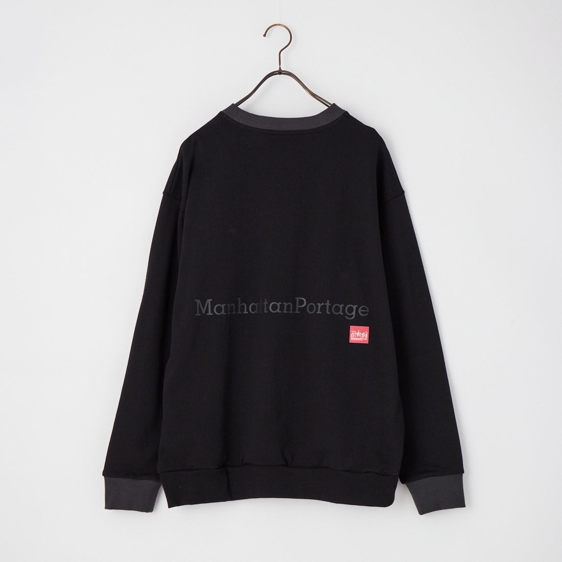 MANHATTAN PORTAGE [マンハッタンポーテージ] 別注 ポケットロゴ刺繍 バックプリントスウェット [26FWMP-IN86-JF] BLACK