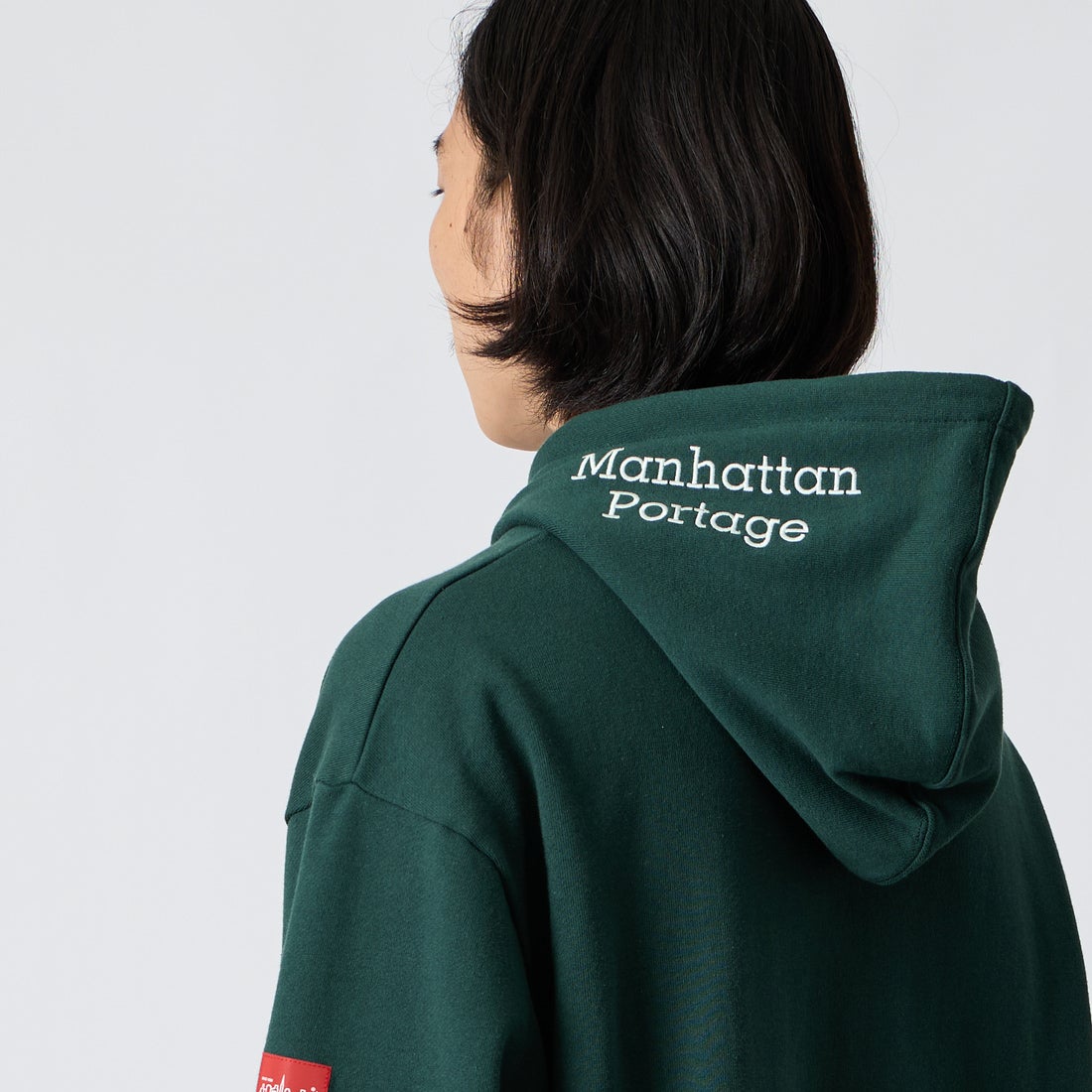 MANHATTAN PORTAGE [マンハッタンポーテージ] 別注 フードロゴ刺繍 スウェットパーカー [26FWMP-IN89-JF] GREEN