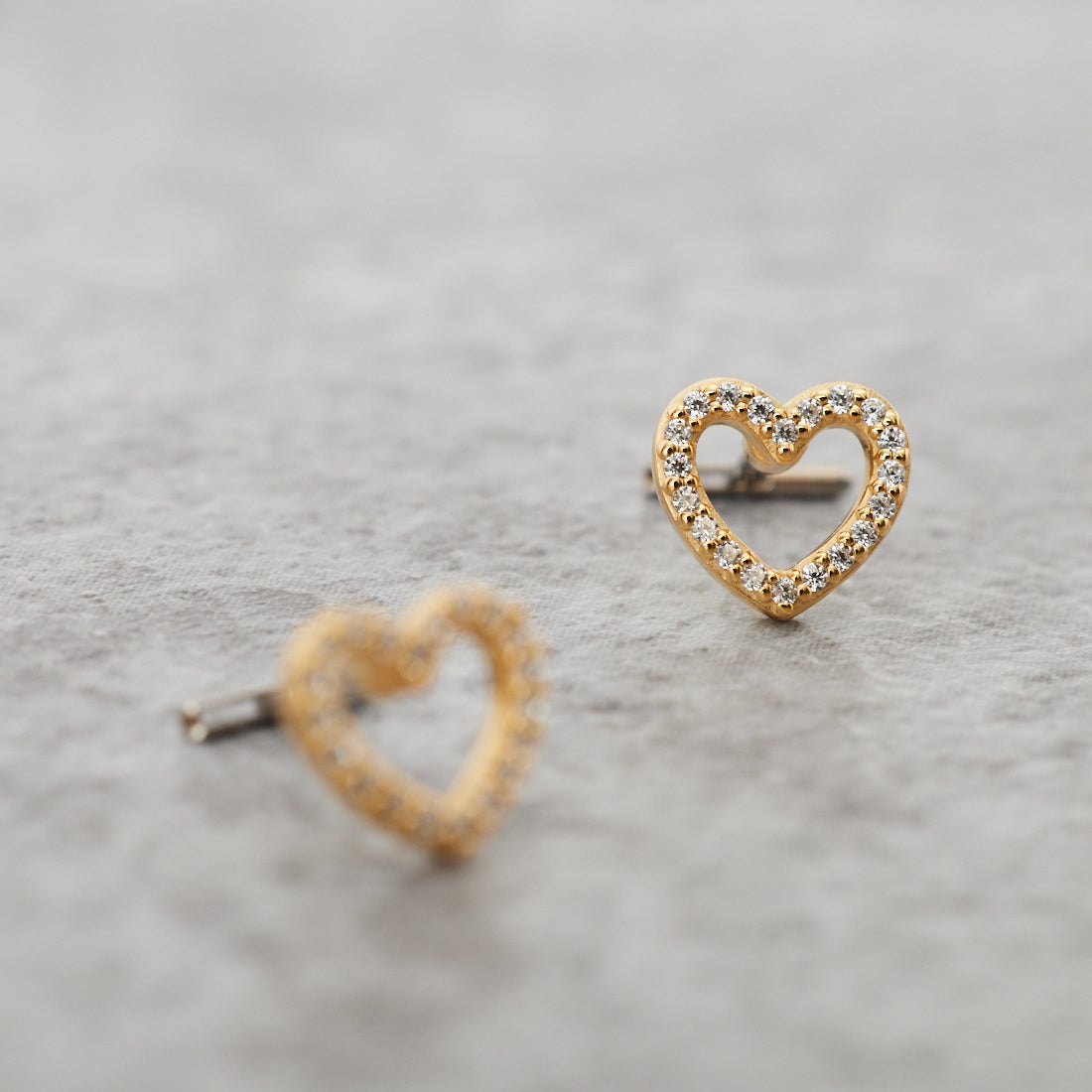 Baqless [バックレス] オネスティ ハートゴールドピアス [262CZ-HT-YG] GOLD