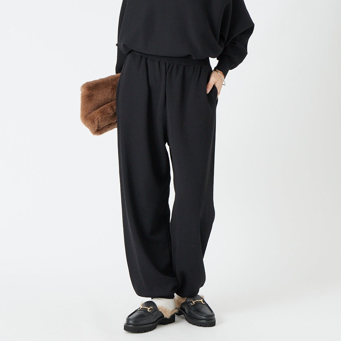 TORRAZZO DONNA [トラッゾドンナ] ベーシックニットパンツ [6269-554] 19 BLACK &&モデル身長：162cm 着用サイズ：F&&