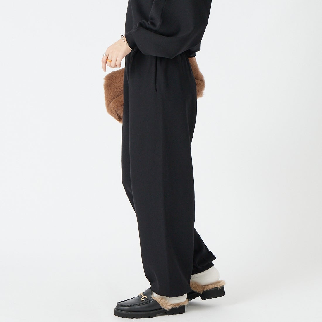TORRAZZO DONNA [トラッゾドンナ] ベーシックニットパンツ [6269-554] 19 BLACK &&モデル身長：162cm 着用サイズ：F&&