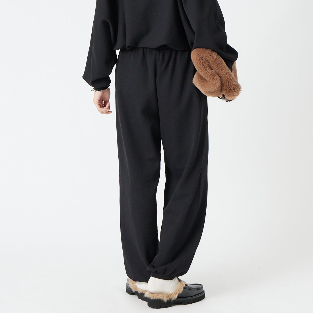 TORRAZZO DONNA [トラッゾドンナ] ベーシックニットパンツ [6269-554] 19 BLACK &&モデル身長：162cm 着用サイズ：F&&