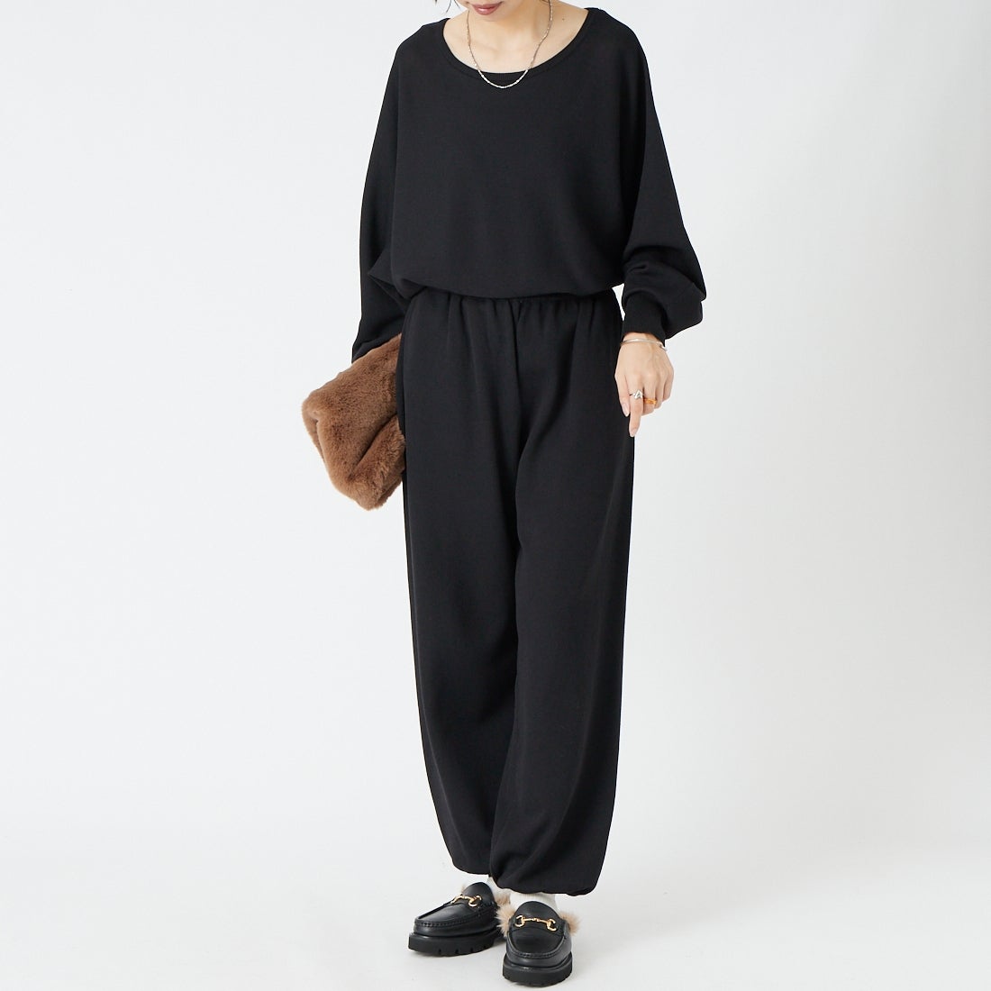 TORRAZZO DONNA [トラッゾドンナ] ベーシックニットパンツ [6269-554] 19 BLACK &&モデル身長：162cm 着用サイズ：F&&