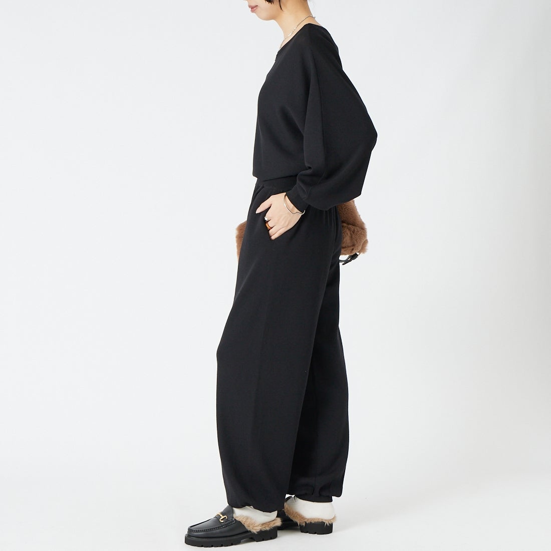TORRAZZO DONNA [トラッゾドンナ] ベーシックニットパンツ [6269-554] 19 BLACK &&モデル身長：162cm 着用サイズ：F&&