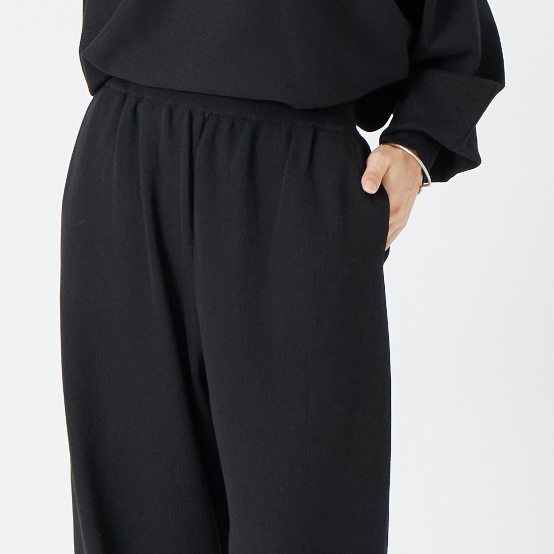TORRAZZO DONNA [トラッゾドンナ] ベーシックニットパンツ [6269-554] 19 BLACK &&モデル身長：162cm 着用サイズ：F&&