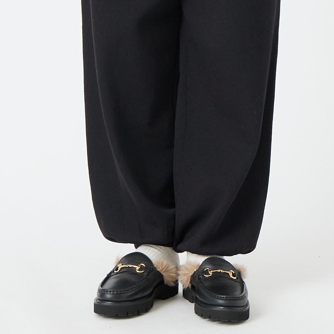 TORRAZZO DONNA [トラッゾドンナ] ベーシックニットパンツ [6269-554] 19 BLACK &&モデル身長：162cm 着用サイズ：F&&