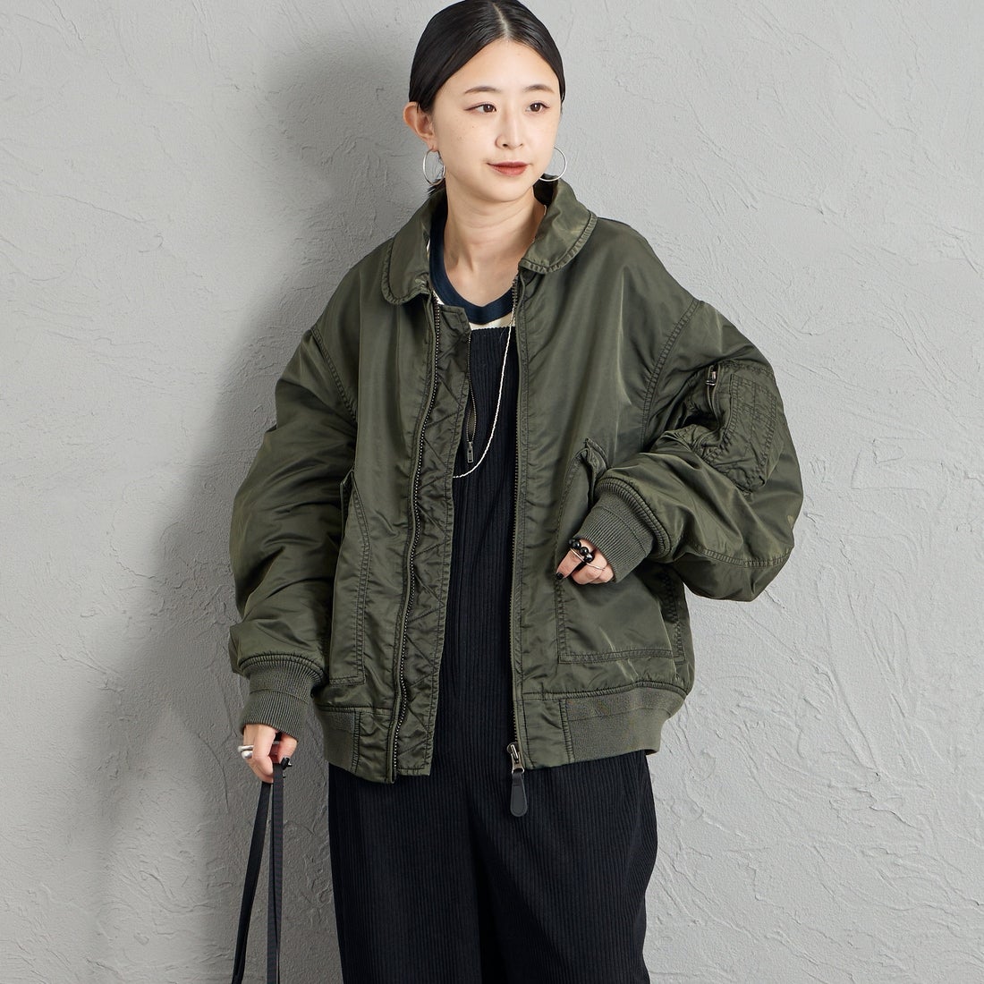 FIDELITY [フィデリティ] 別注 ヴィンテージウォッシュ CWUフライトジャケット [1640-26775903-JF] D.OLIVE &&モデル身長：150cm 着用サイズ：S&&