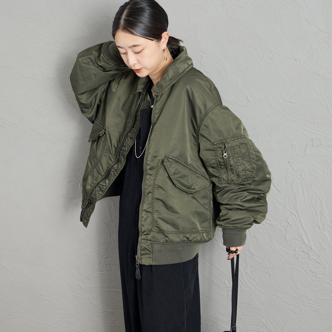 FIDELITY [フィデリティ] 別注 ヴィンテージウォッシュ CWUフライトジャケット [1640-26775903-JF] D.OLIVE &&モデル身長：150cm 着用サイズ：S&&