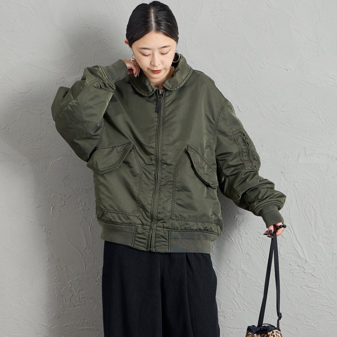 FIDELITY [フィデリティ] 別注 ヴィンテージウォッシュ CWUフライトジャケット [1640-26775903-JF] D.OLIVE &&モデル身長：150cm 着用サイズ：S&&