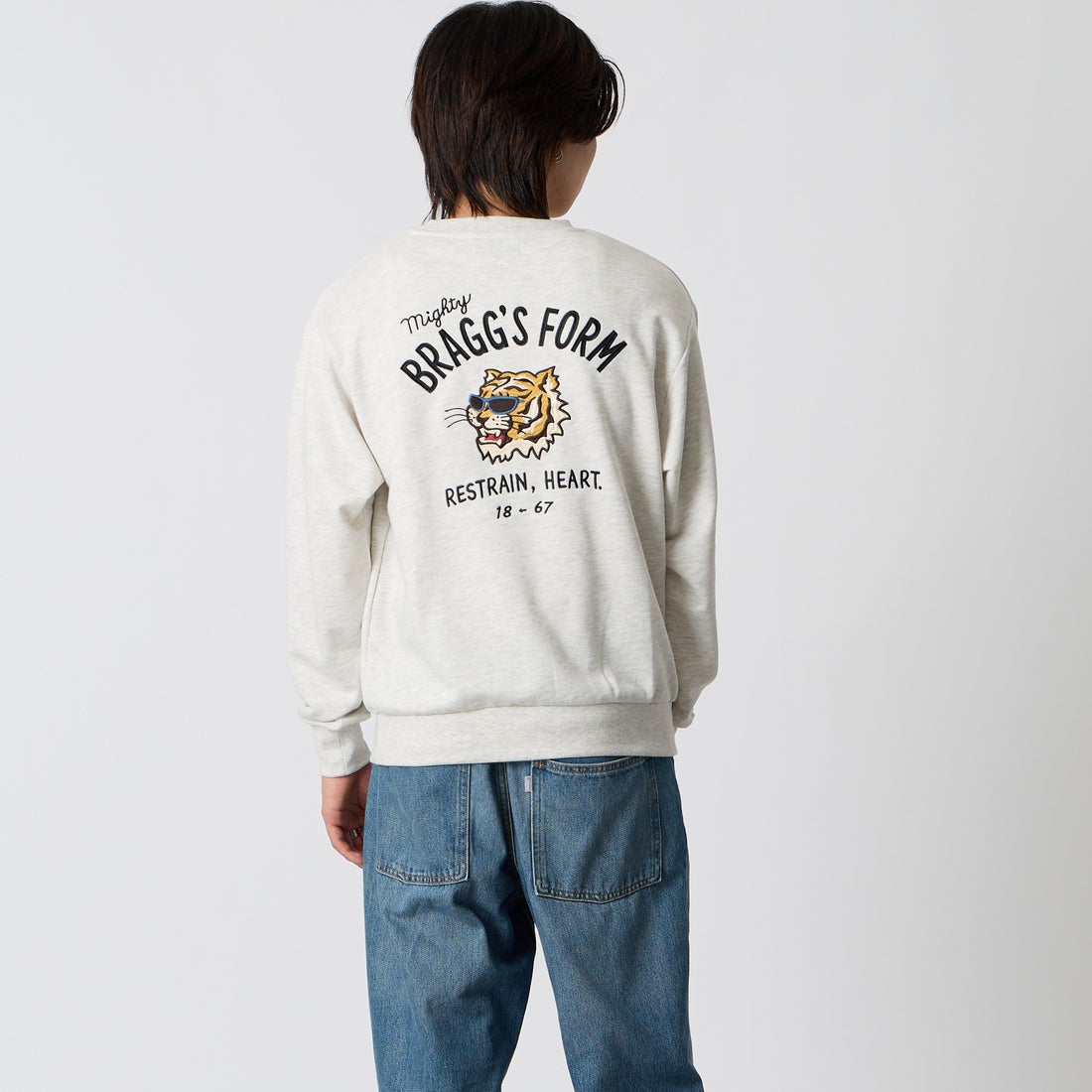 33Degrees [サーティスリーディグリーズ] 刺繍クルーネックスウェット [TDR-264-064] 04 KNRﾄﾗﾍｯ &&モデル身長：177cm 着用サイズ：M&&