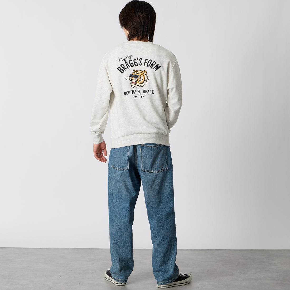 33Degrees [サーティスリーディグリーズ] 刺繍クルーネックスウェット [TDR-264-064] 04 KNRﾄﾗﾍｯ &&モデル身長：177cm 着用サイズ：M&&