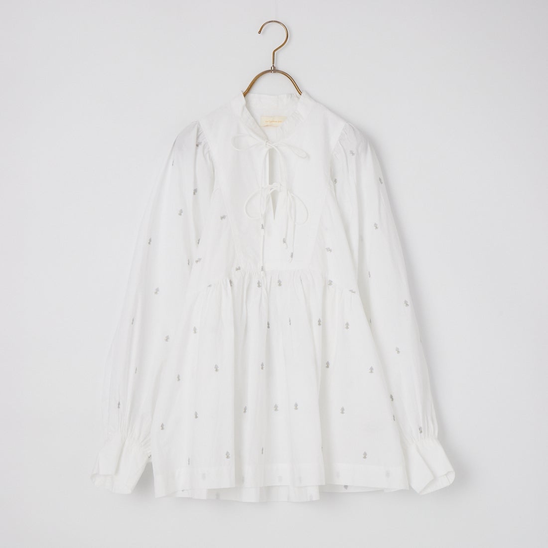 01 WHITE