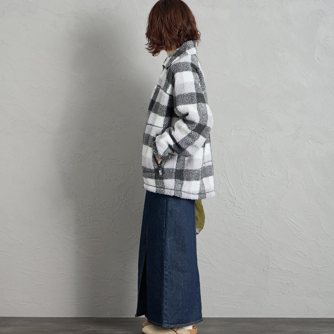 WILD THINGS [ワイルドシングス] フラッフィーチェックボアジャケット [WT26127AD] GRAY &&モデル身長：158cm 着用サイズ：S&&
