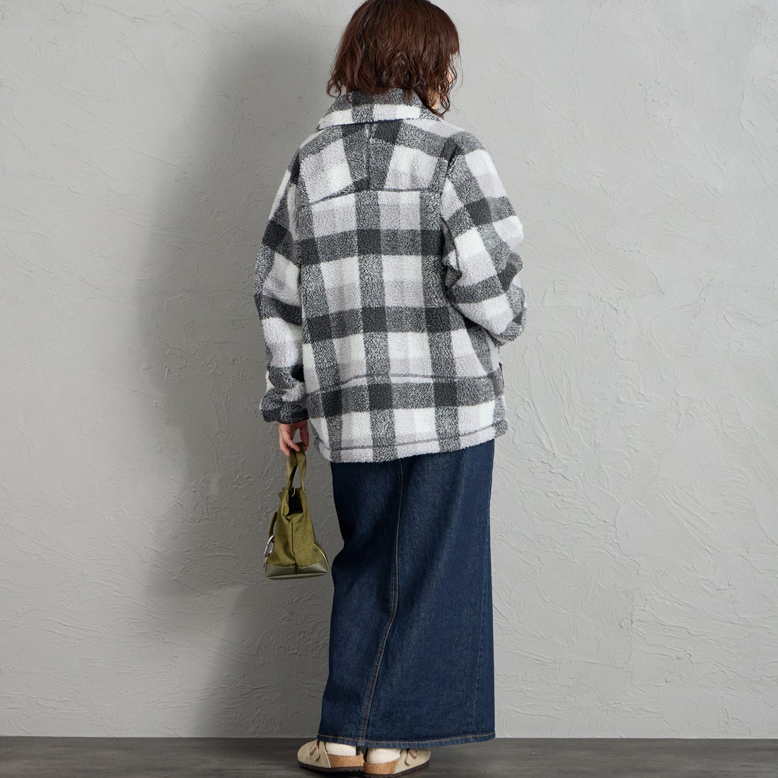 WILD THINGS [ワイルドシングス] フラッフィーチェックボアジャケット [WT26127AD] GRAY &&モデル身長：158cm 着用サイズ：S&&