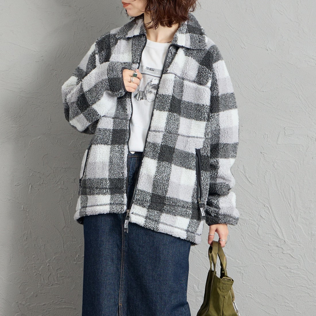 WILD THINGS [ワイルドシングス] フラッフィーチェックボアジャケット [WT26127AD] GRAY &&モデル身長：158cm 着用サイズ：S&&
