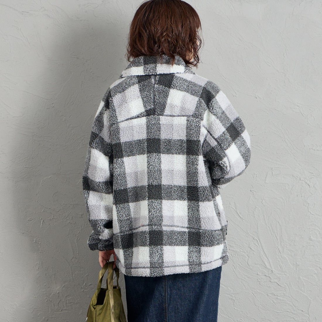 WILD THINGS [ワイルドシングス] フラッフィーチェックボアジャケット [WT26127AD] GRAY &&モデル身長：158cm 着用サイズ：S&&