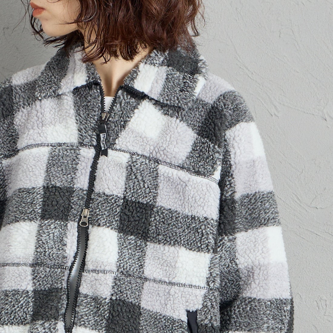 WILD THINGS [ワイルドシングス] フラッフィーチェックボアジャケット [WT26127AD] GRAY &&モデル身長：158cm 着用サイズ：S&&