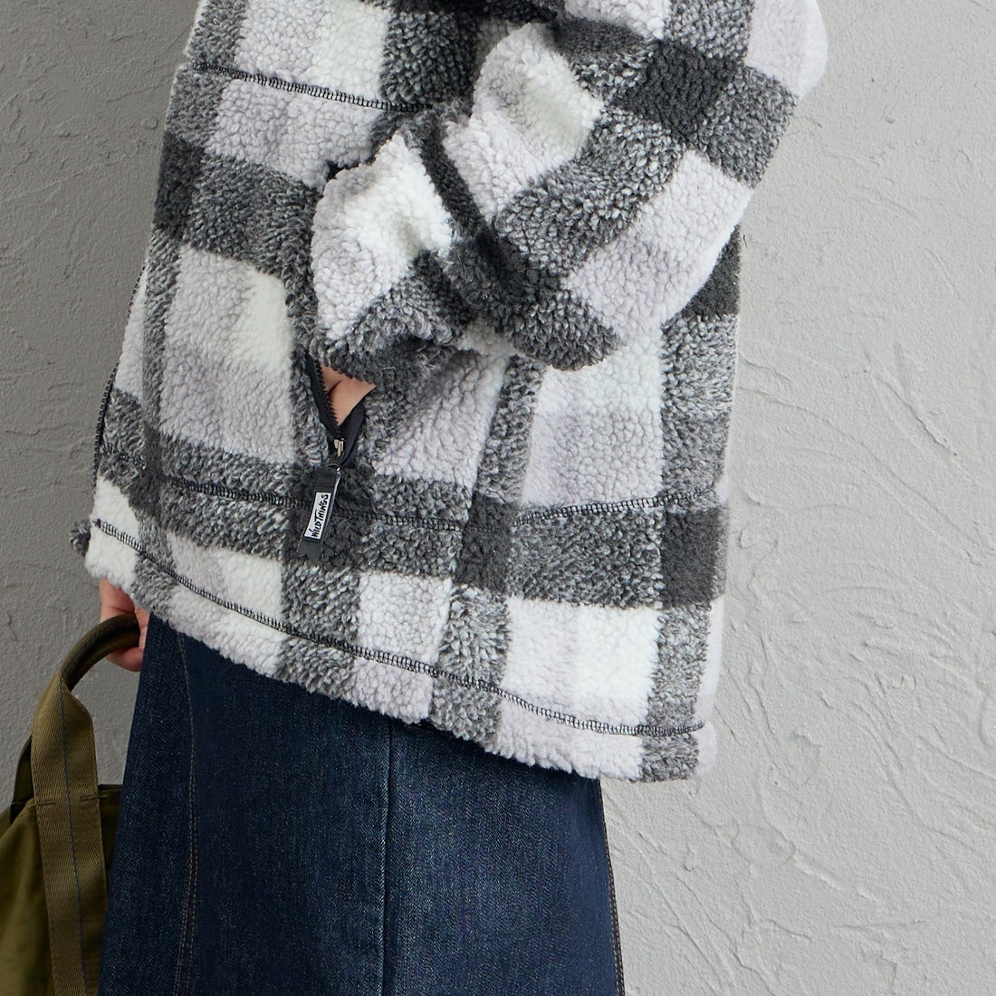 WILD THINGS [ワイルドシングス] フラッフィーチェックボアジャケット [WT26127AD] GRAY &&モデル身長：158cm 着用サイズ：S&&