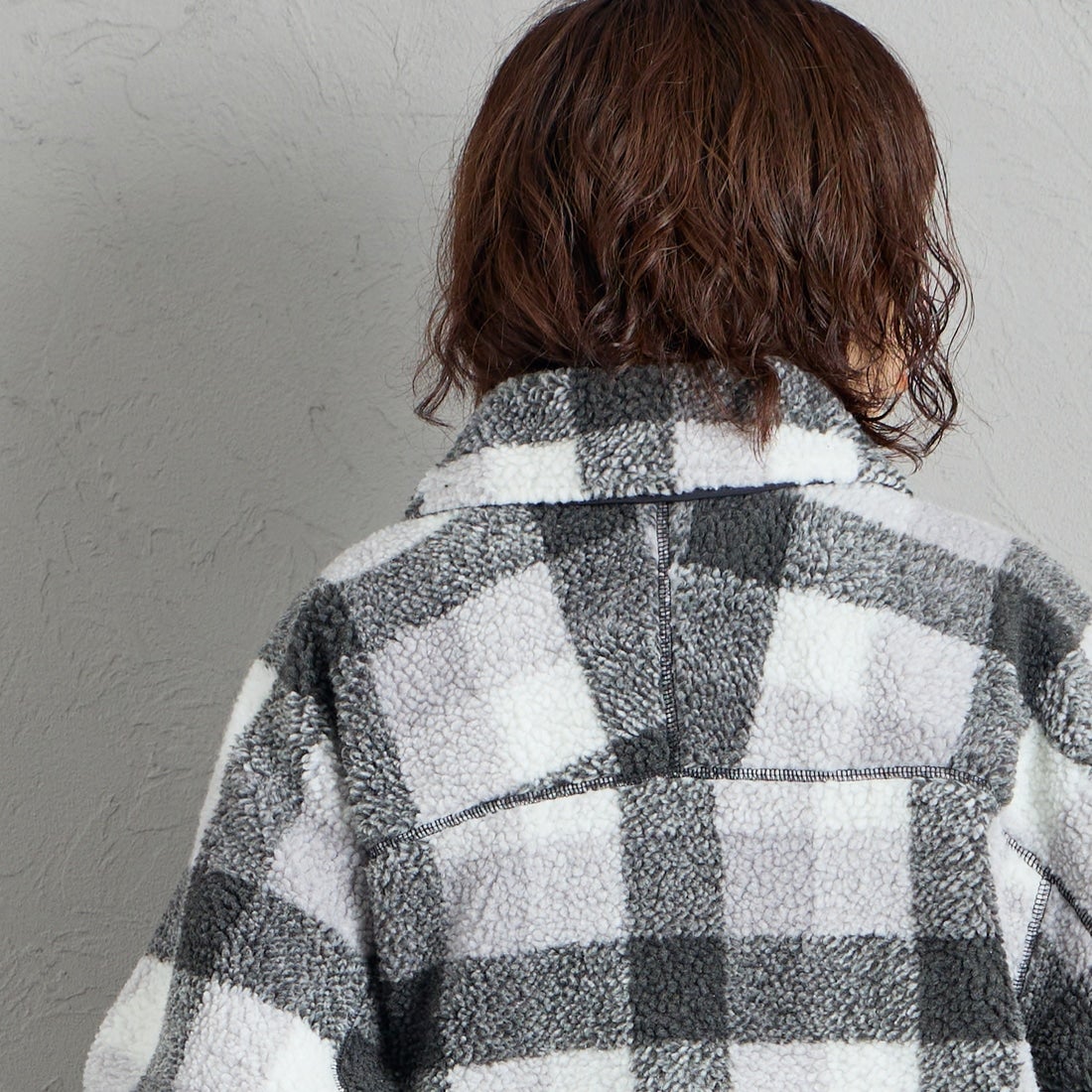 WILD THINGS [ワイルドシングス] フラッフィーチェックボアジャケット [WT26127AD] GRAY &&モデル身長：158cm 着用サイズ：S&&