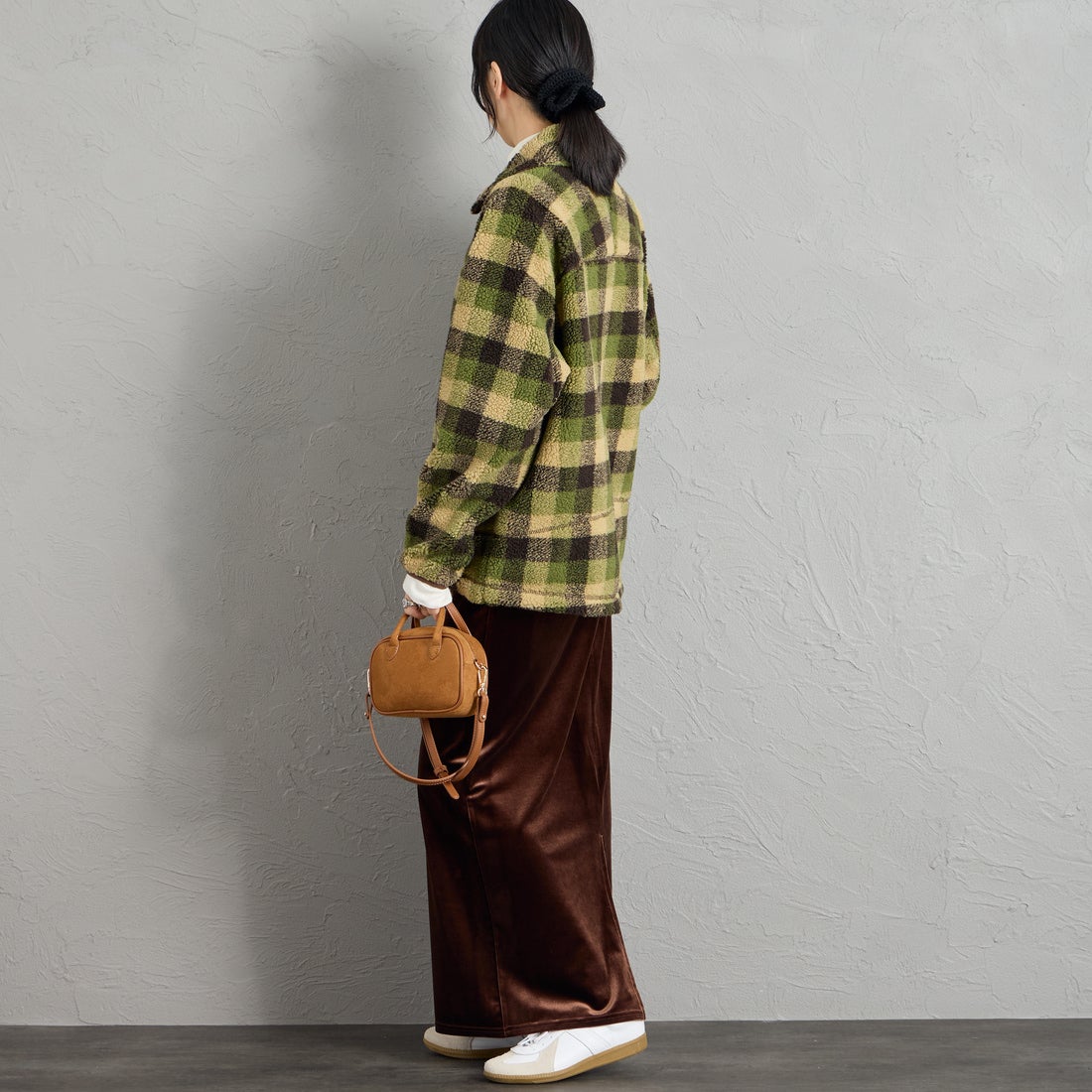 WILD THINGS [ワイルドシングス] フラッフィーチェックボアジャケット [WT26127AD] OLIVE &&モデル身長：162cm 着用サイズ：S&&