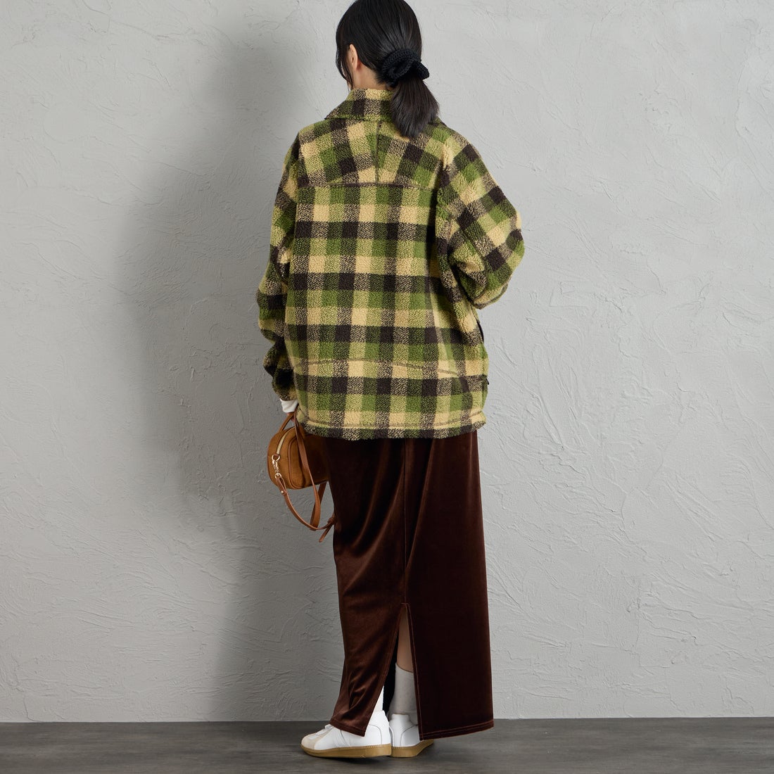 WILD THINGS [ワイルドシングス] フラッフィーチェックボアジャケット [WT26127AD] OLIVE &&モデル身長：162cm 着用サイズ：S&&