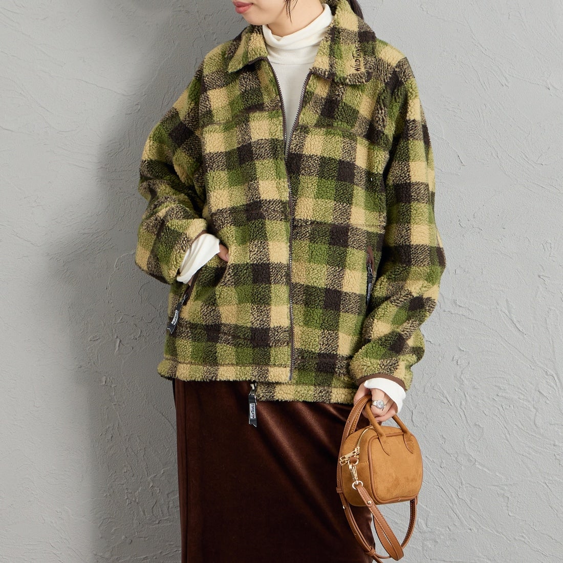WILD THINGS [ワイルドシングス] フラッフィーチェックボアジャケット [WT26127AD] OLIVE &&モデル身長：162cm 着用サイズ：S&&