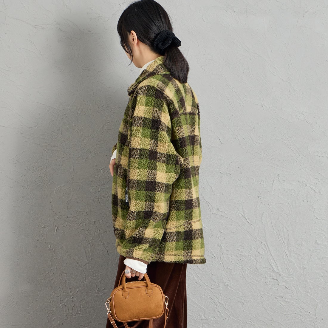 WILD THINGS [ワイルドシングス] フラッフィーチェックボアジャケット [WT26127AD] OLIVE &&モデル身長：162cm 着用サイズ：S&&