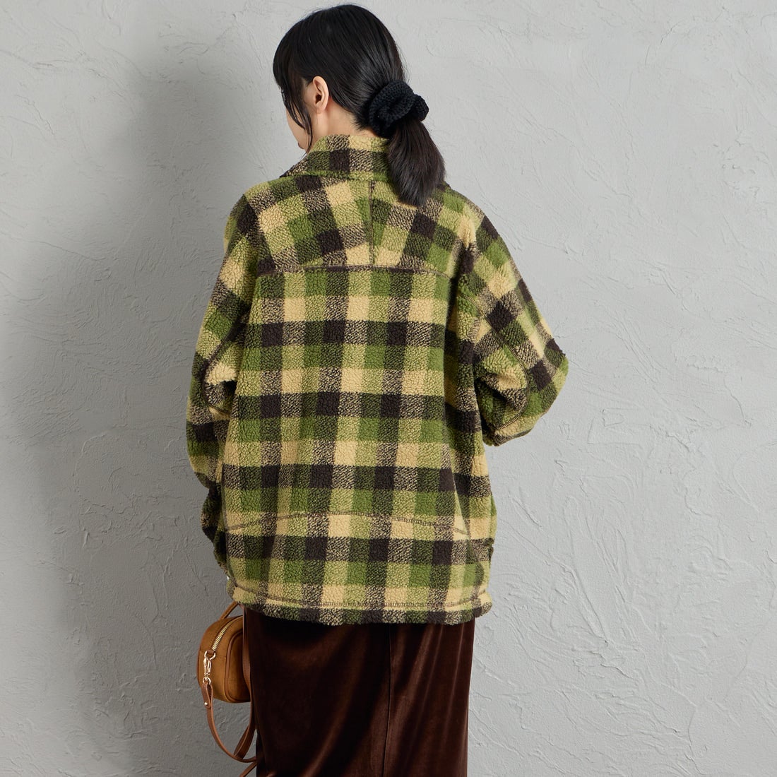 WILD THINGS [ワイルドシングス] フラッフィーチェックボアジャケット [WT26127AD] OLIVE &&モデル身長：162cm 着用サイズ：S&&