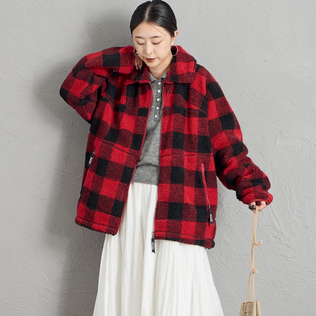 WILD THINGS [ワイルドシングス] フラッフィーチェックボアジャケット [WT26127AD] RED &&モデル身長：150cm 着用サイズ：S&&