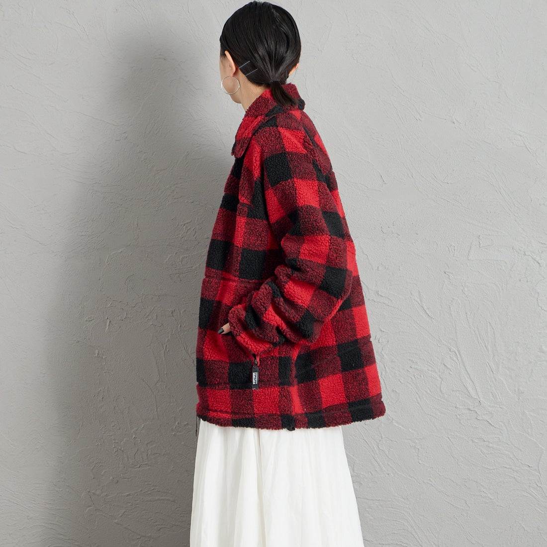 WILD THINGS [ワイルドシングス] フラッフィーチェックボアジャケット [WT26127AD] RED &&モデル身長：150cm 着用サイズ：S&&