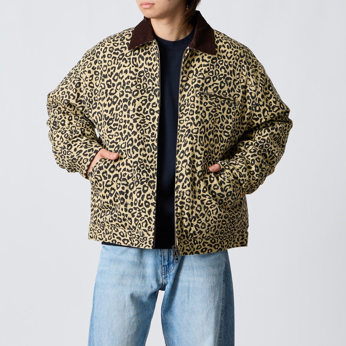 UNIVERSAL OVERALL [ユニバーサルオーバーオール] 別注 シカゴジャケット [U2633480IN-JF] LEOPARD &&モデル身長：177cm 着用サイズ：L&&