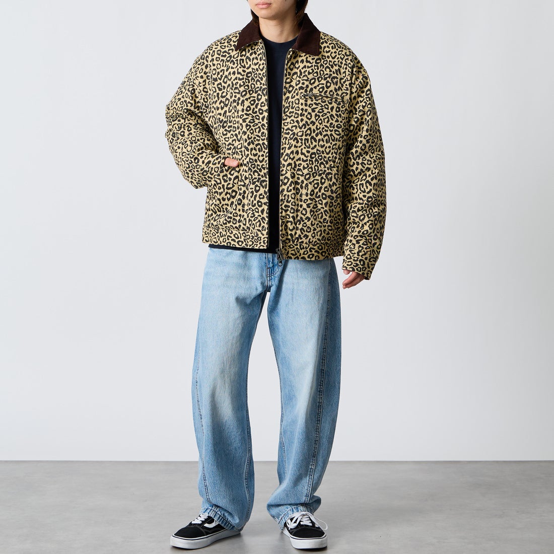 UNIVERSAL OVERALL [ユニバーサルオーバーオール] 別注 シカゴジャケット [U2633480IN-JF] LEOPARD &&モデル身長：177cm 着用サイズ：L&&