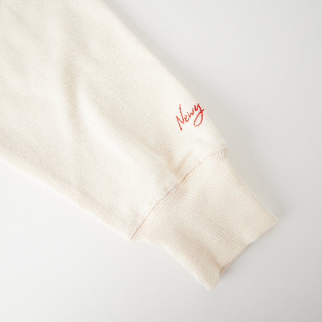MANHATTAN PORTAGE [マンハッタンポーテージ] 別注 ロゴプリント ショート丈カットオフスウェット [26FWMP-INL020-JF] IVORY