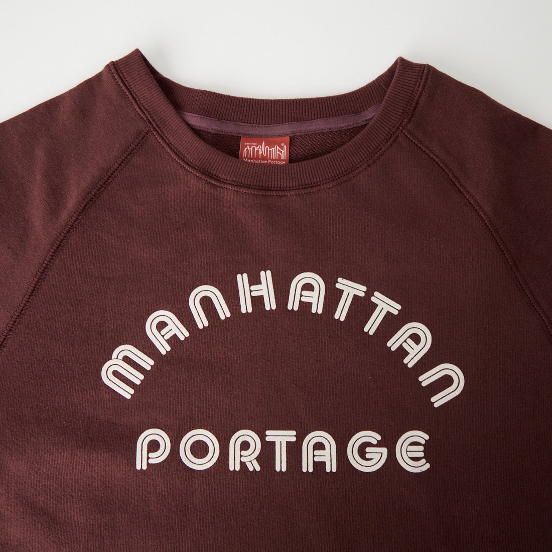 MANHATTAN PORTAGE [マンハッタンポーテージ] 別注 カレッジロゴ ショート丈カットオフスウェット [26FWMP-INL021-JF] WINE