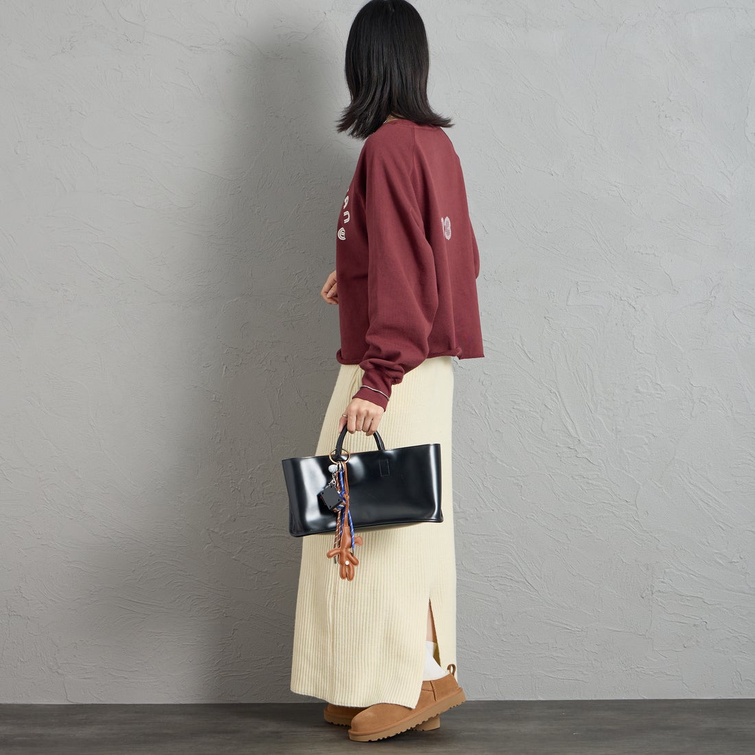 MANHATTAN PORTAGE [マンハッタンポーテージ] 別注 カレッジロゴ ショート丈カットオフスウェット [26FWMP-INL021-JF] WINE &&モデル身長：162cm 着用サイズ：F&&