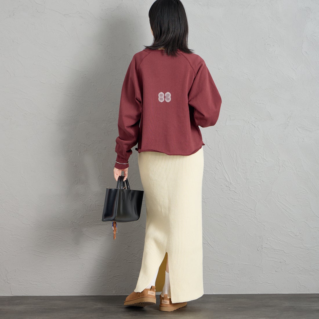 MANHATTAN PORTAGE [マンハッタンポーテージ] 別注 カレッジロゴ ショート丈カットオフスウェット [26FWMP-INL021-JF] WINE &&モデル身長：162cm 着用サイズ：F&&