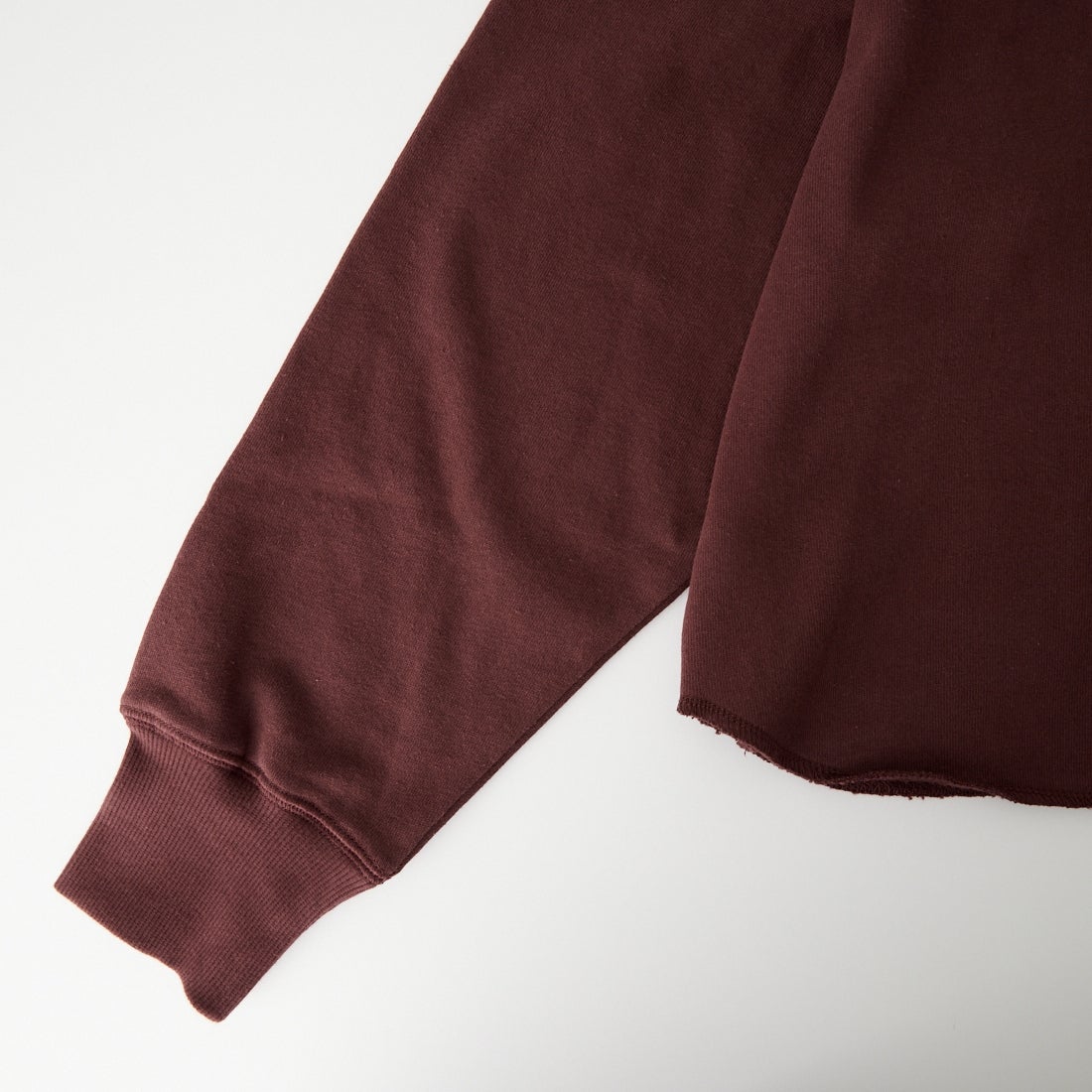 MANHATTAN PORTAGE [マンハッタンポーテージ] 別注 カレッジロゴ ショート丈カットオフスウェット [26FWMP-INL021-JF] WINE